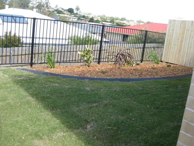 2, 9 Baphal Crescent, Narangba QLD 4504