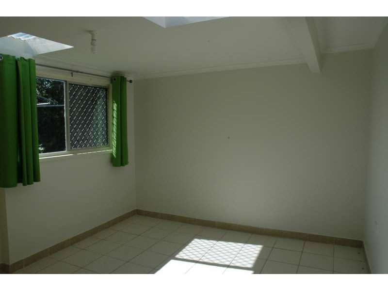 9 Woomera Crescent, Southport QLD 4215