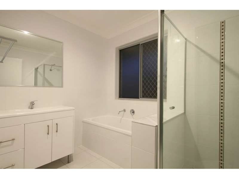 1, 11 Thistle Street, Upper Caboolture QLD 4510