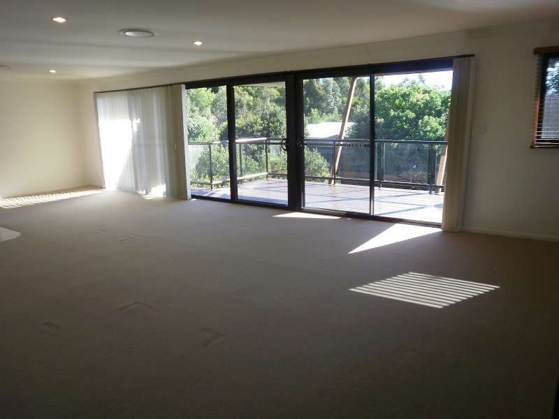 2 Ridgeline Way, Highland Park QLD 4211