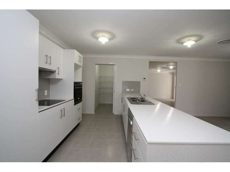 11 Arroll Street, Camp Hill QLD 4152