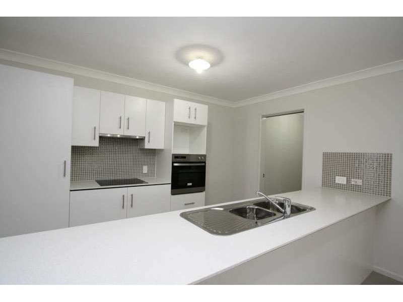 11 Arroll Street, Camp Hill QLD 4152