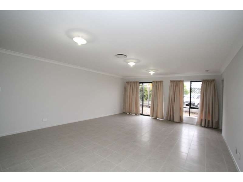 11 Arroll Street, Camp Hill QLD 4152