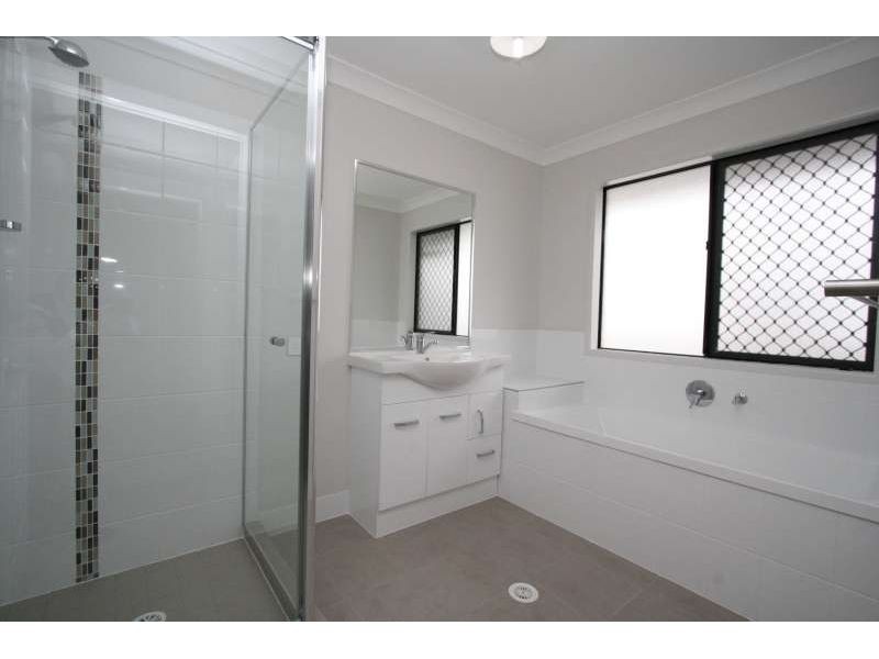 11 Arroll Street, Camp Hill QLD 4152