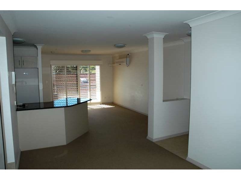 10, 35 Lodar Street, Biggera Waters QLD 4216