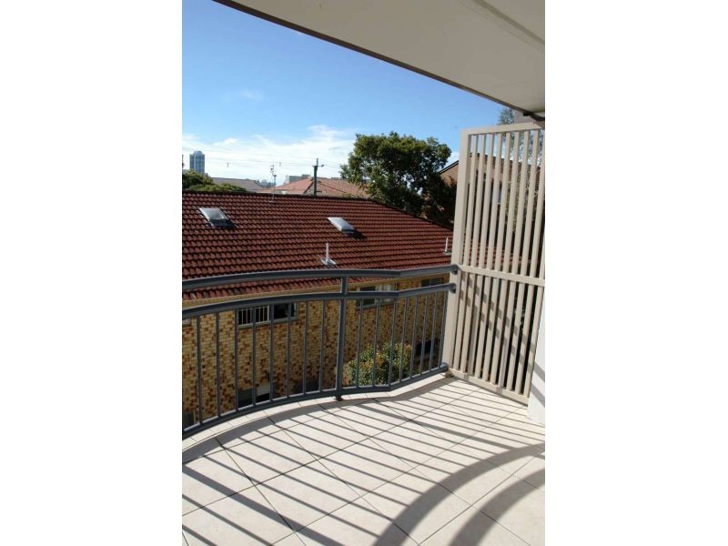 10, 35 Lodar Street, Biggera Waters QLD 4216