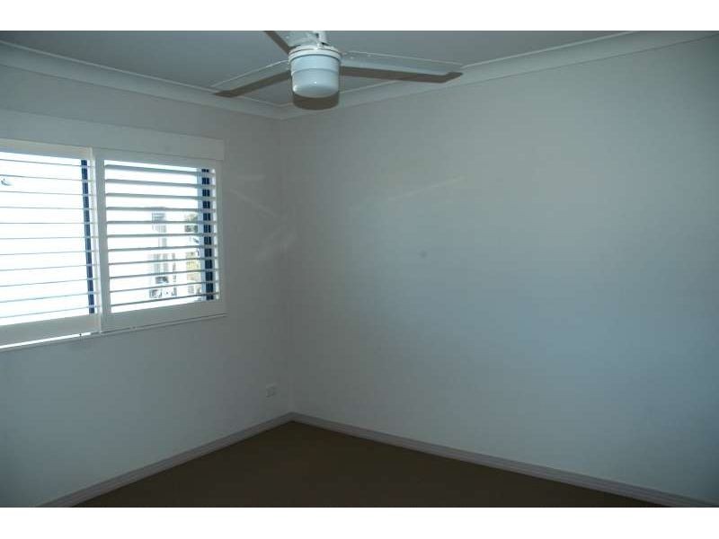 10, 35 Lodar Street, Biggera Waters QLD 4216