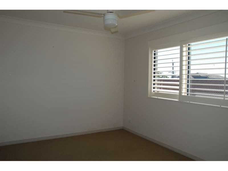 10, 35 Lodar Street, Biggera Waters QLD 4216