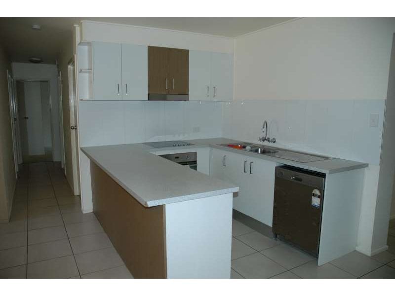 165 Government Road, Labrador QLD 4215