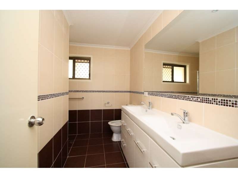 11 Hibbertia Court, Springwood QLD 4127