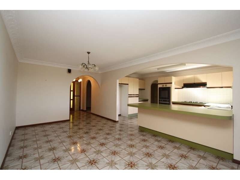 96 Kilmorey Street, Carindale QLD 4152
