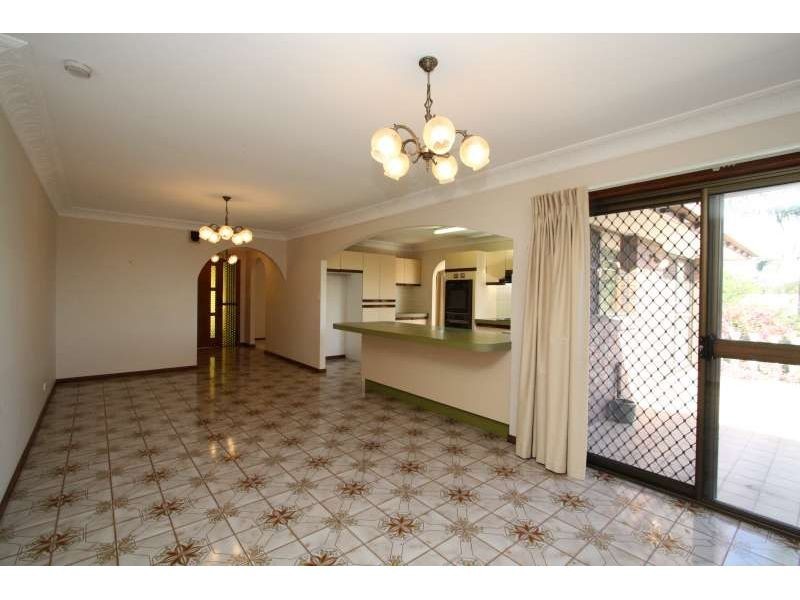 96 Kilmorey Street, Carindale QLD 4152