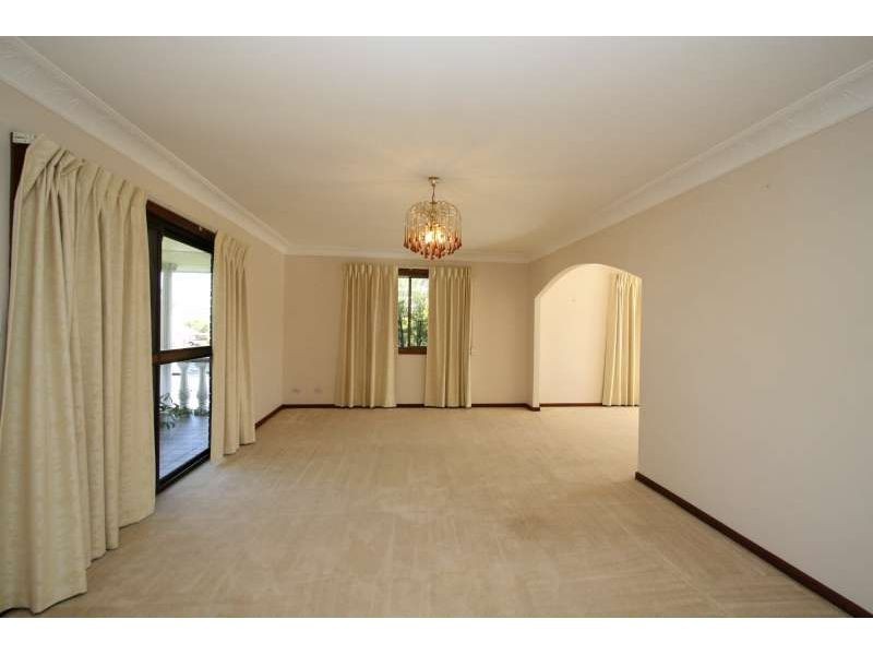 96 Kilmorey Street, Carindale QLD 4152