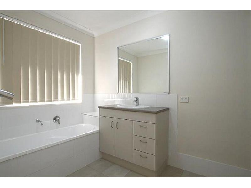 1/12 Budgerigar Street, Upper Kedron QLD 4055