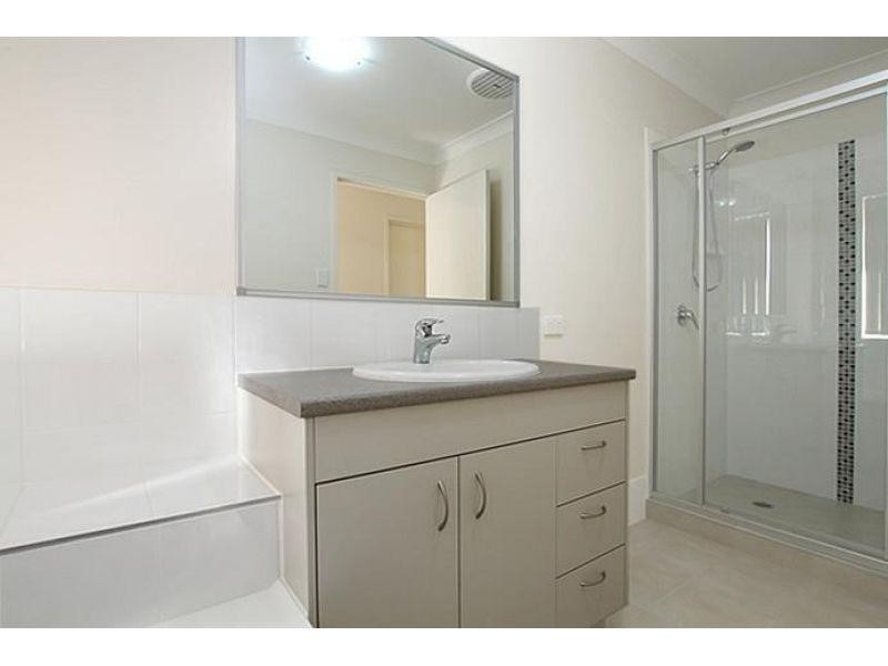 1/12 Budgerigar Street, Upper Kedron QLD 4055