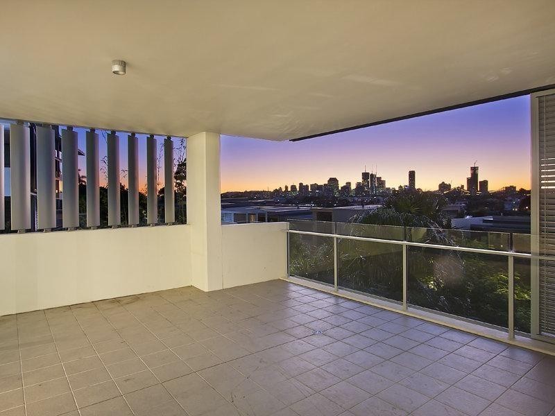 221/90 Wynnum Road, Norman Park QLD 4170