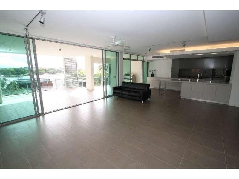 221/90 Wynnum Road, Norman Park QLD 4170