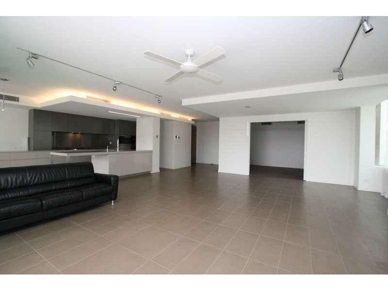 221/90 Wynnum Road, Norman Park QLD 4170