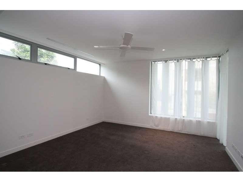221/90 Wynnum Road, Norman Park QLD 4170