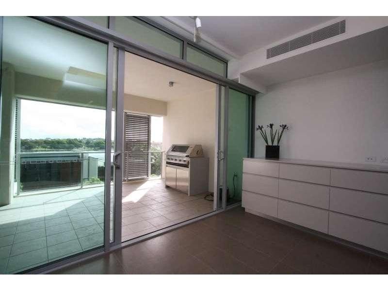 221/90 Wynnum Road, Norman Park QLD 4170