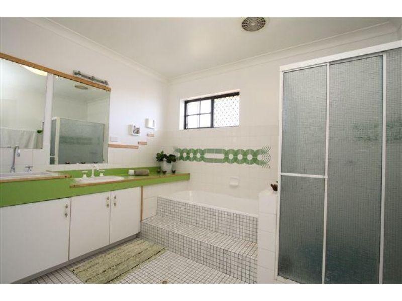 12 Bors Street, Carindale QLD 4152