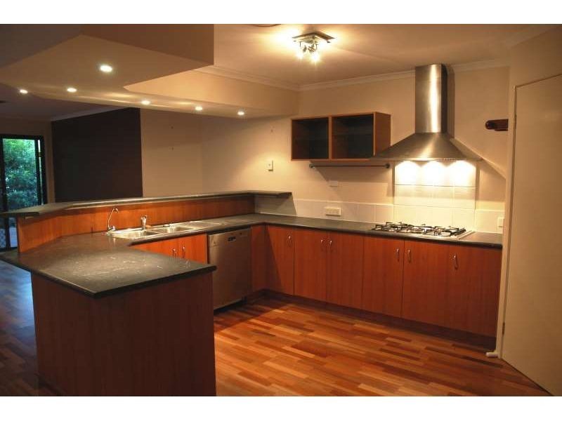 17 Gumleaf Drive, Molendinar QLD 4214