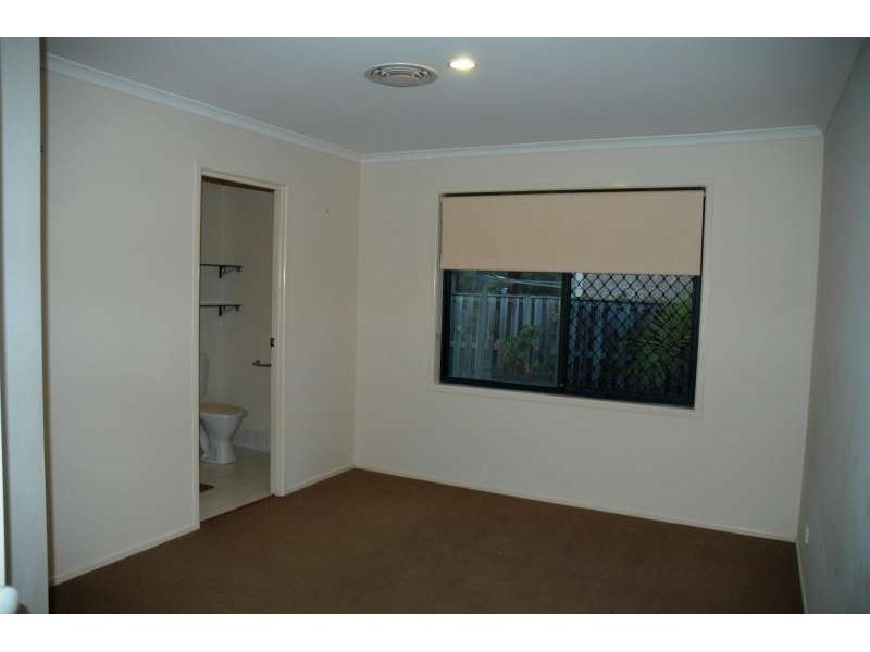 17 Gumleaf Drive, Molendinar QLD 4214