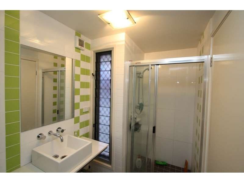 25b Hipwood Street, Norman Park QLD 4170