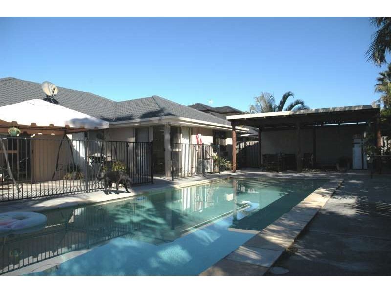 42A Sickle Avenue, Hope Island QLD 4212