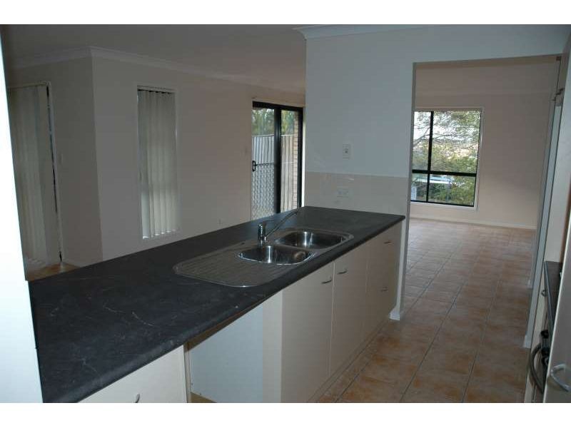 8 Gould Place, Pacific Pines QLD 4211