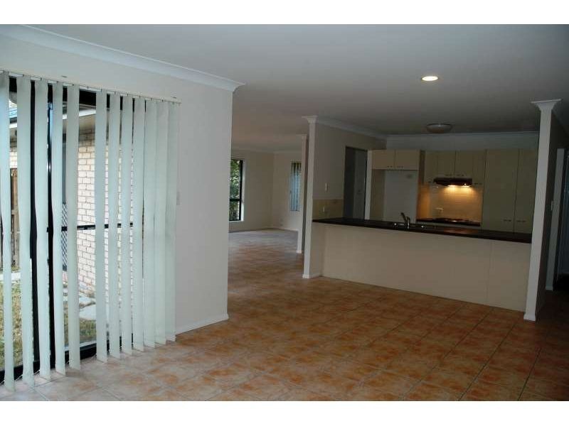 8 Gould Place, Pacific Pines QLD 4211