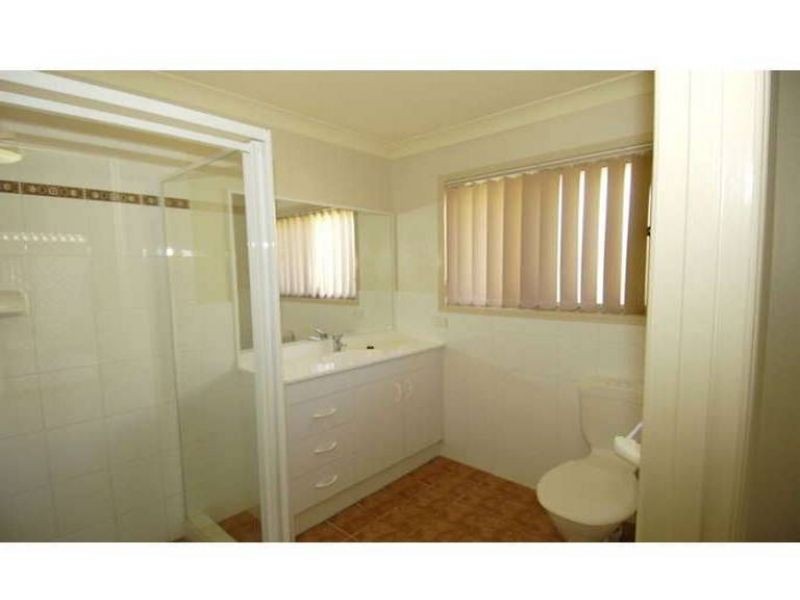 19 Tee Trees Boulevard, Arundel QLD 4214