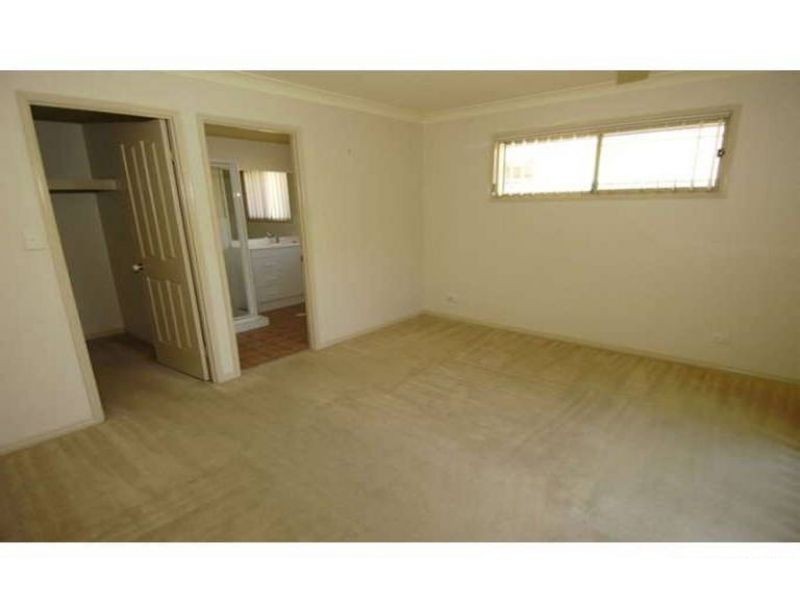 19 Tee Trees Boulevard, Arundel QLD 4214