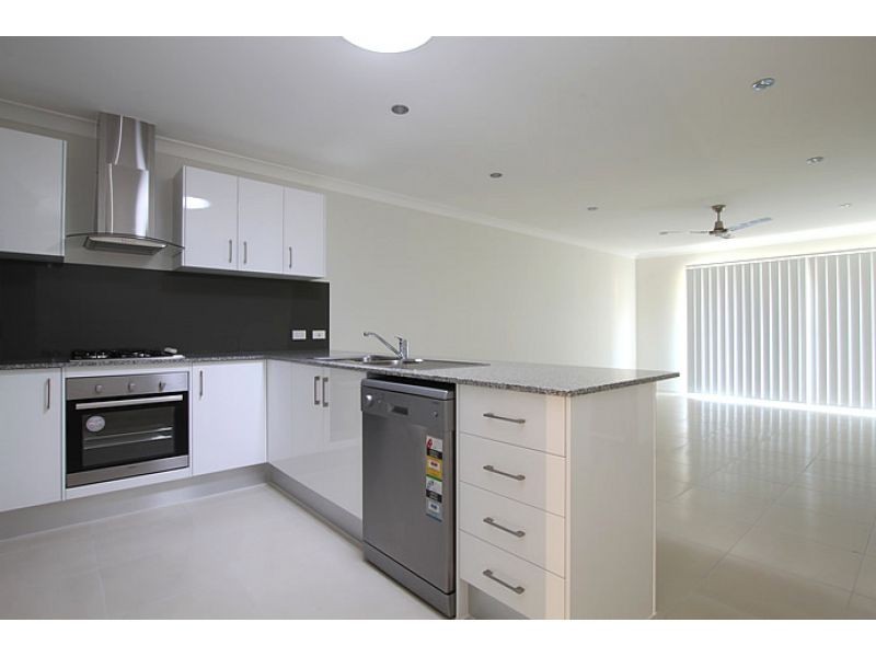 1, 8 Lotus Avenue, Bellmere QLD 4510