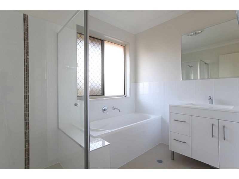 1, 8 Lotus Avenue, Bellmere QLD 4510