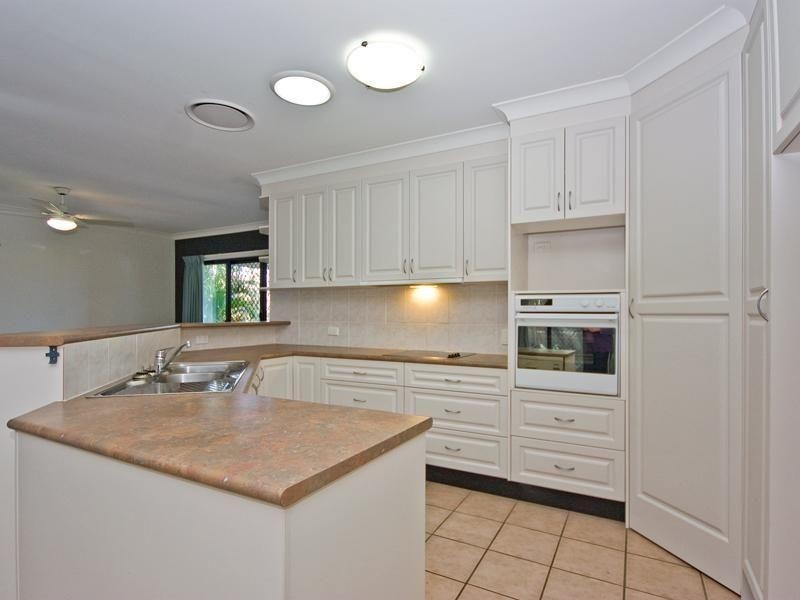 18 Hobart Avenue, Camp Hill QLD 4152