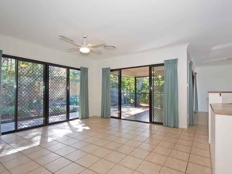 18 Hobart Avenue, Camp Hill QLD 4152