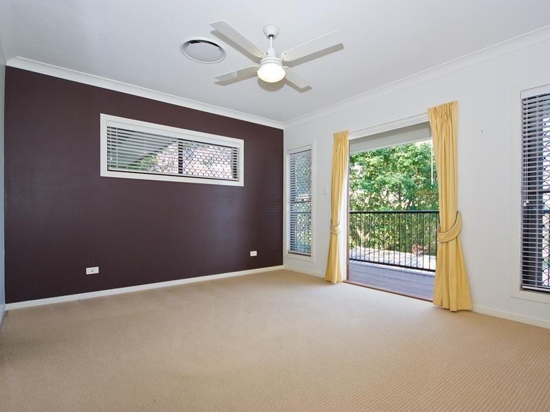 18 Hobart Avenue, Camp Hill QLD 4152