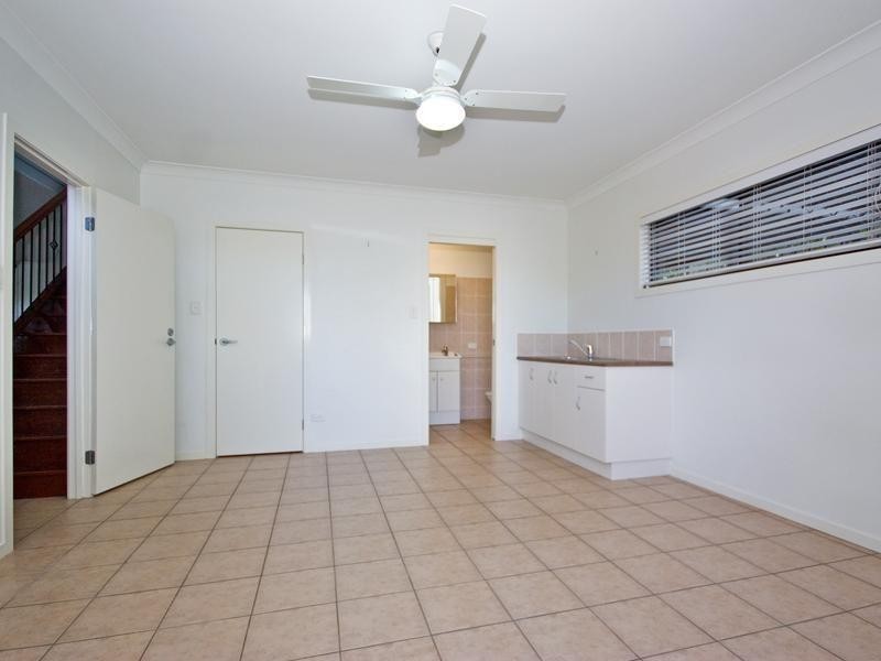 18 Hobart Avenue, Camp Hill QLD 4152