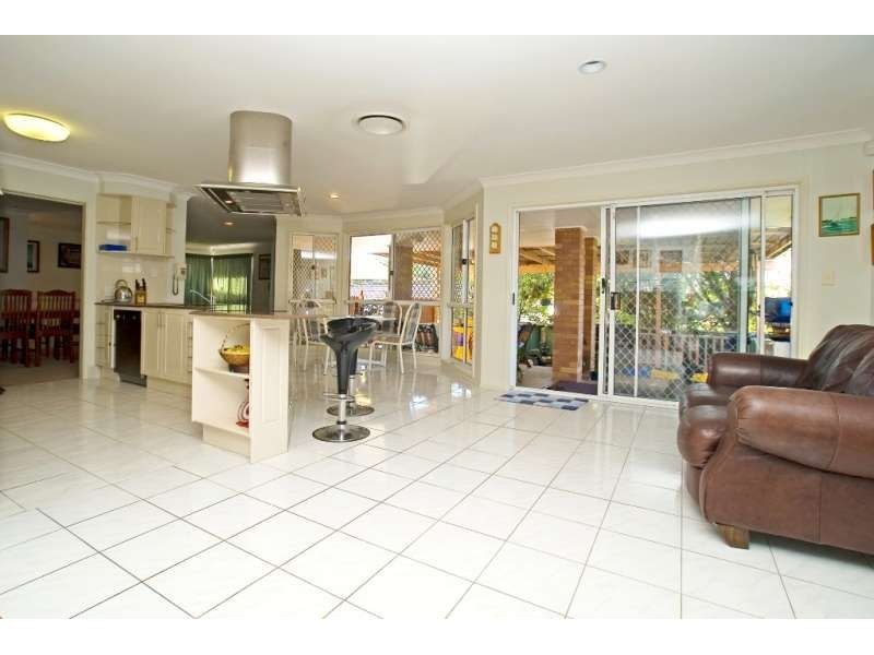 18 Armstrong Way, Highland Park QLD 4211