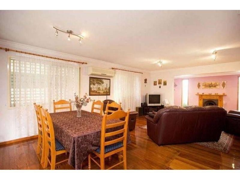 24 Moorgate Street, Macgregor QLD 4109