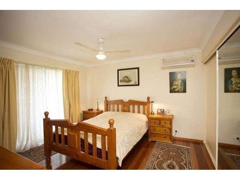 24 Moorgate Street, Macgregor QLD 4109