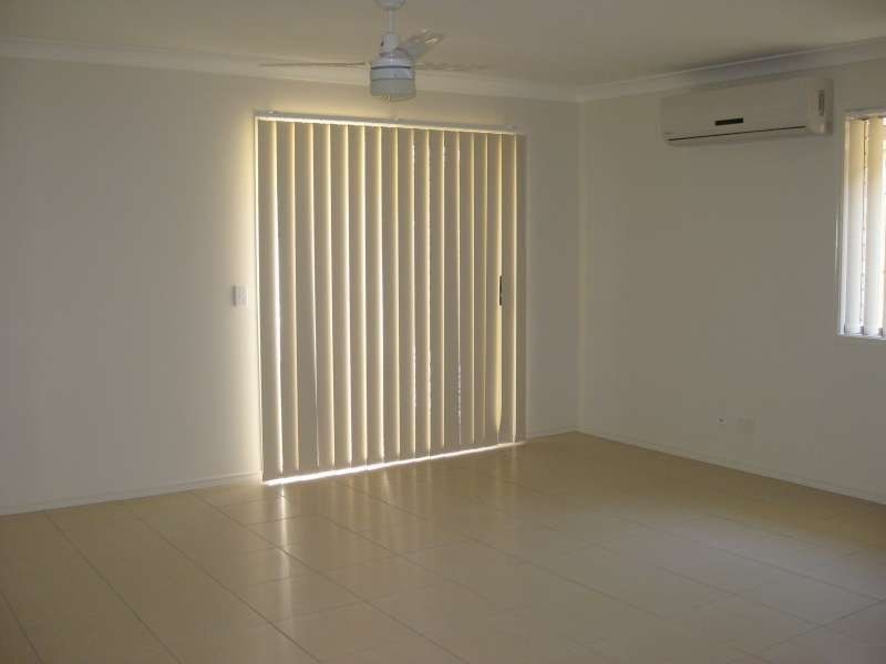 1, 9 Toby Close, Kallangur QLD 4503