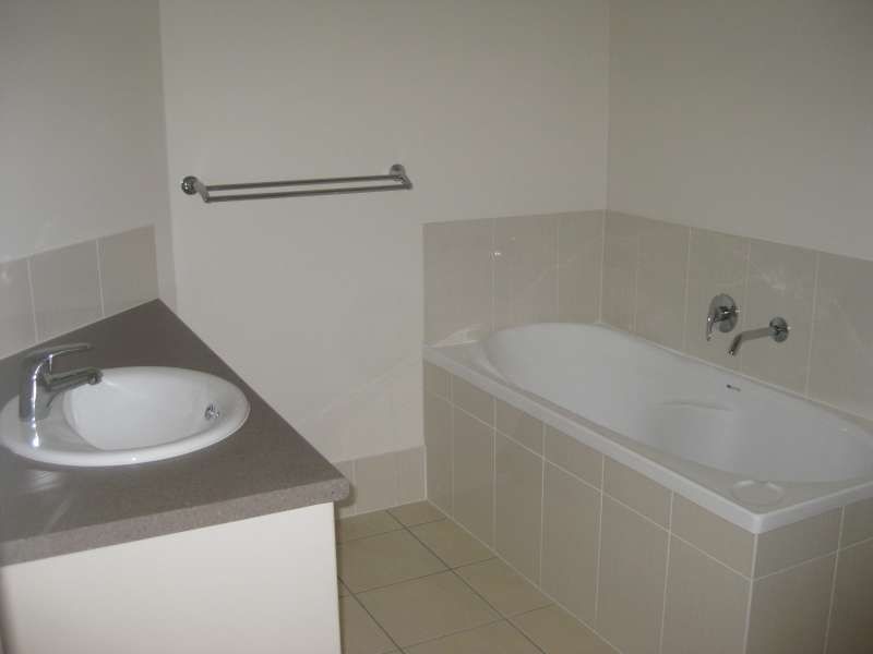 1, 9 Toby Close, Kallangur QLD 4503