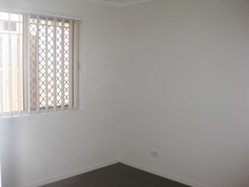 1, 9 Toby Close, Kallangur QLD 4503