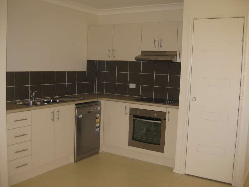 2, 9 Toby Close, Kallangur QLD 4503