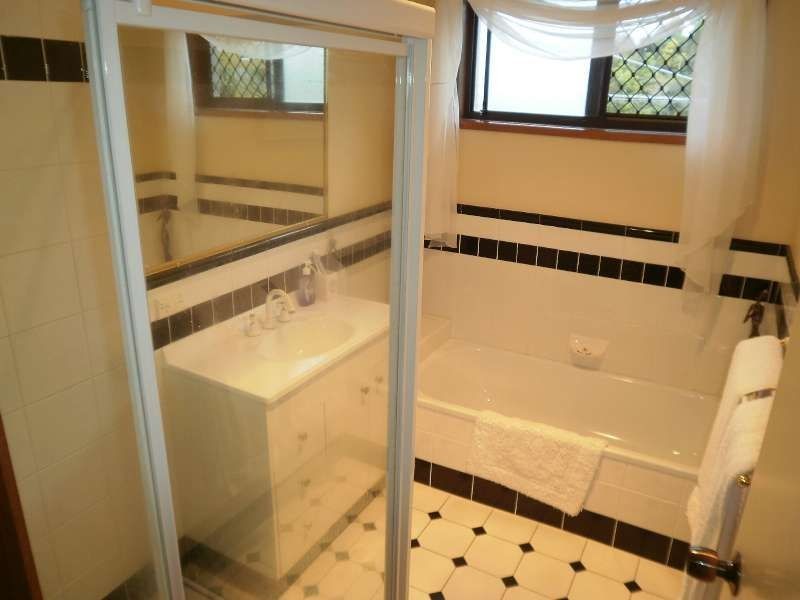33 Moonbeam Parade, Mudgeeraba QLD 4213