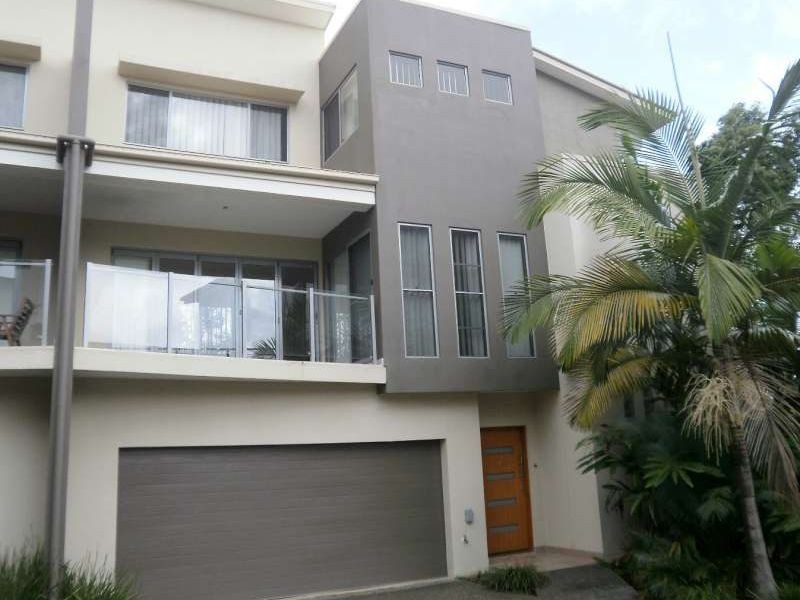 17 Great Southern Drive, Robina QLD 4226