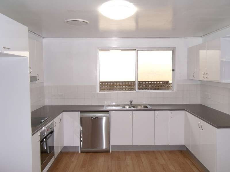 39 Vaggelas Crescent, Biggera Waters QLD 4216
