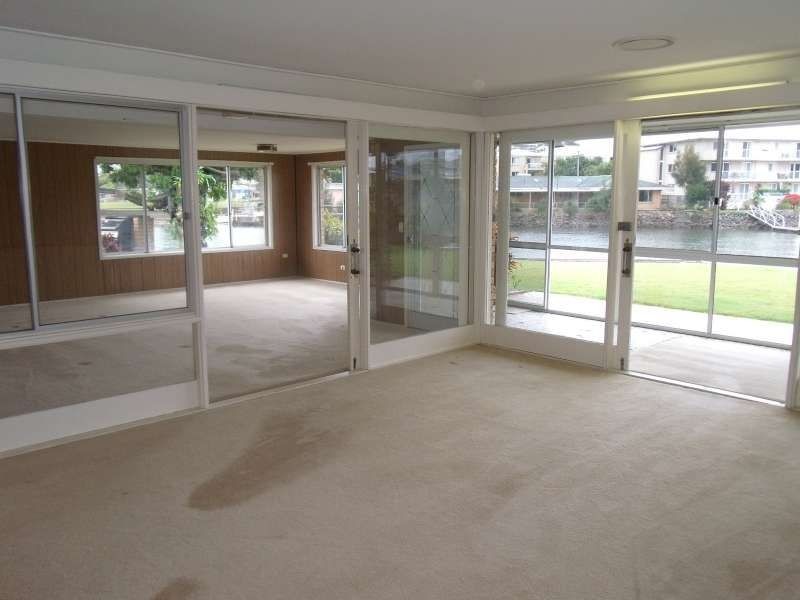 39 Vaggelas Crescent, Biggera Waters QLD 4216